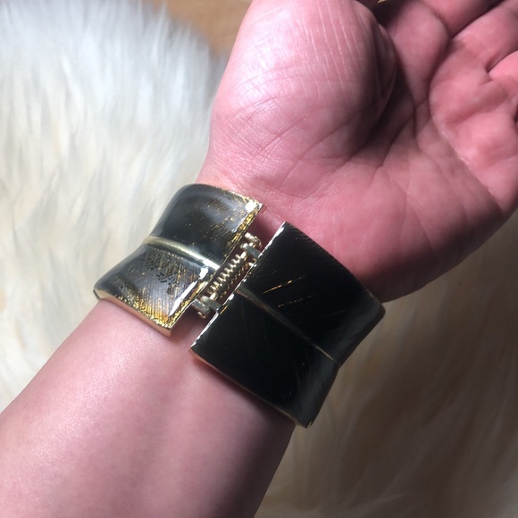 Leaf design bracelet - Picture 4 of 4